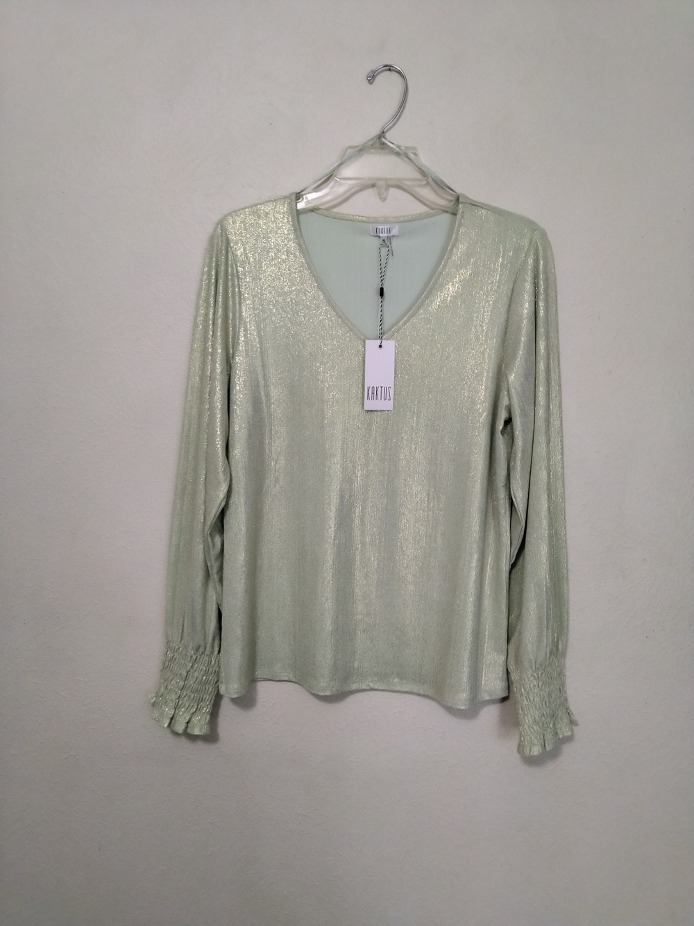 Kaktus Pale Mint Green Shimmery V-Neck Long Sleeve Blouse Size Small NWT